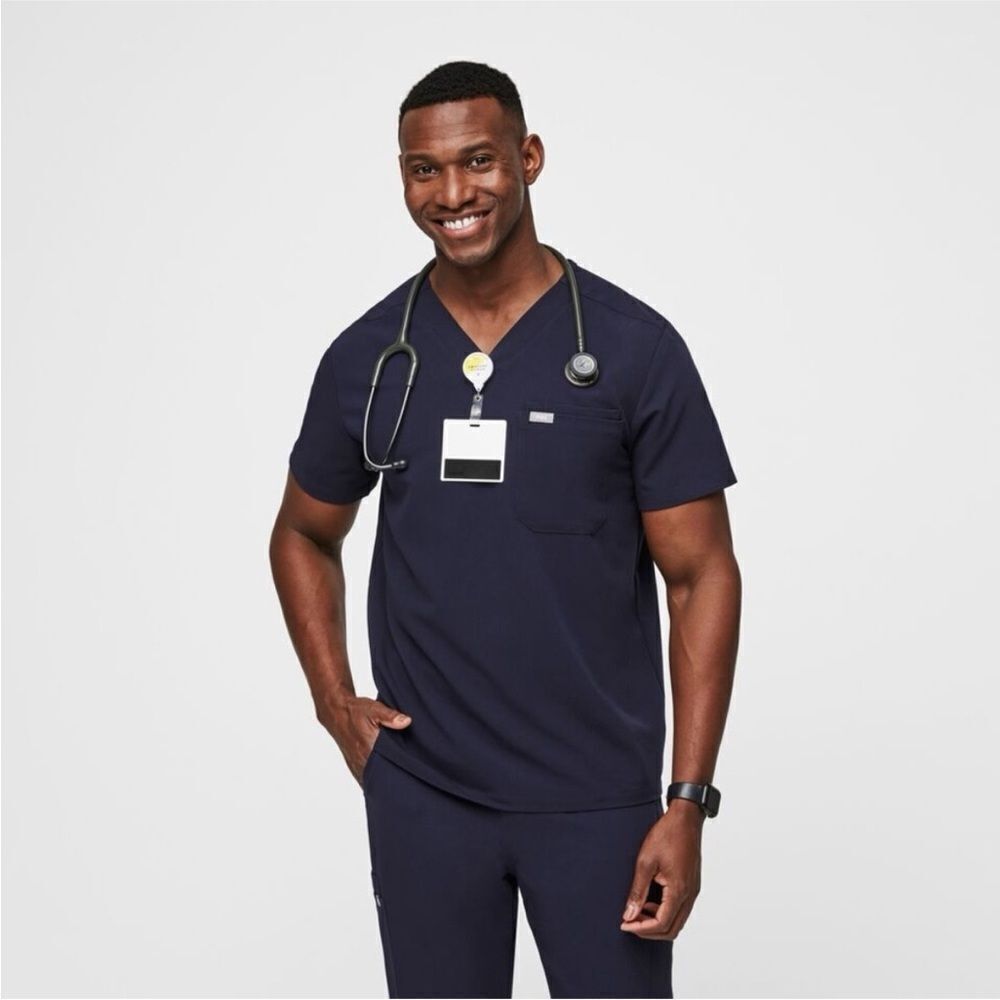 Figs Men's Leon Three Pocket Scrub Top in Navy Size XXL